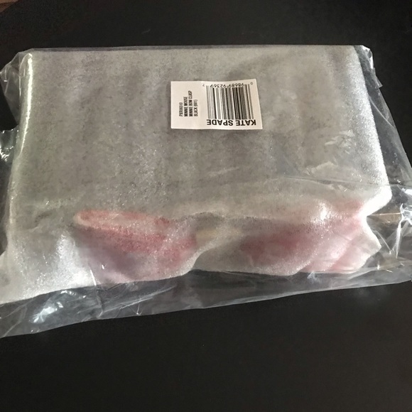 Kate Spade NWT Minnie Mouse Bow Clasp Clutch - HOST PICK! 🏆 - Picture 9 of 10